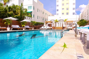 marseilles beachfront hotel