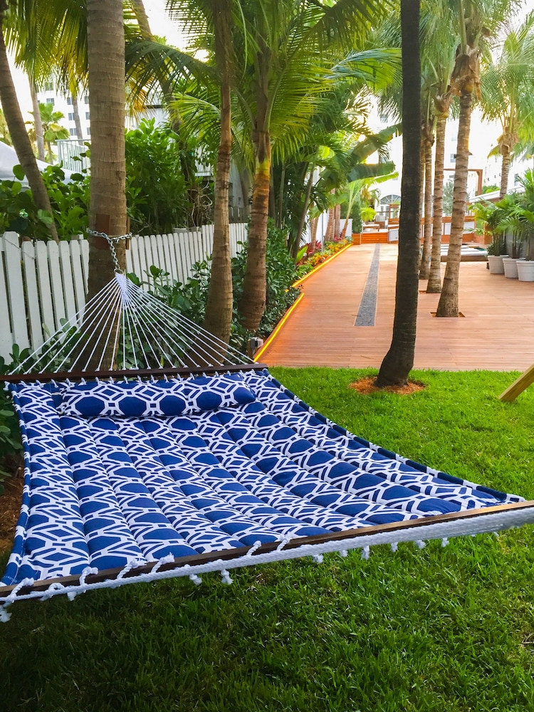 marseilles beachfront hotel