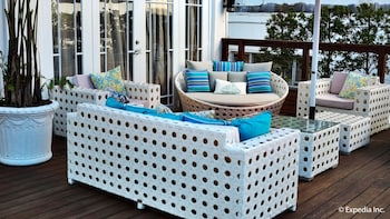 marseilles beachfront hotel