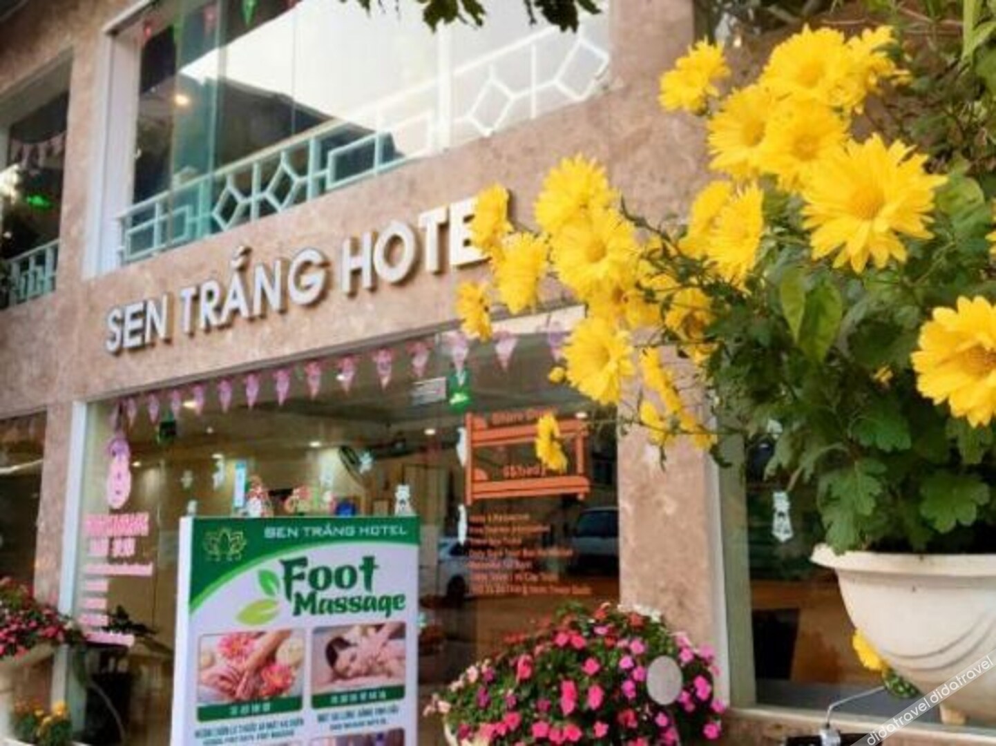 sen trang hotel