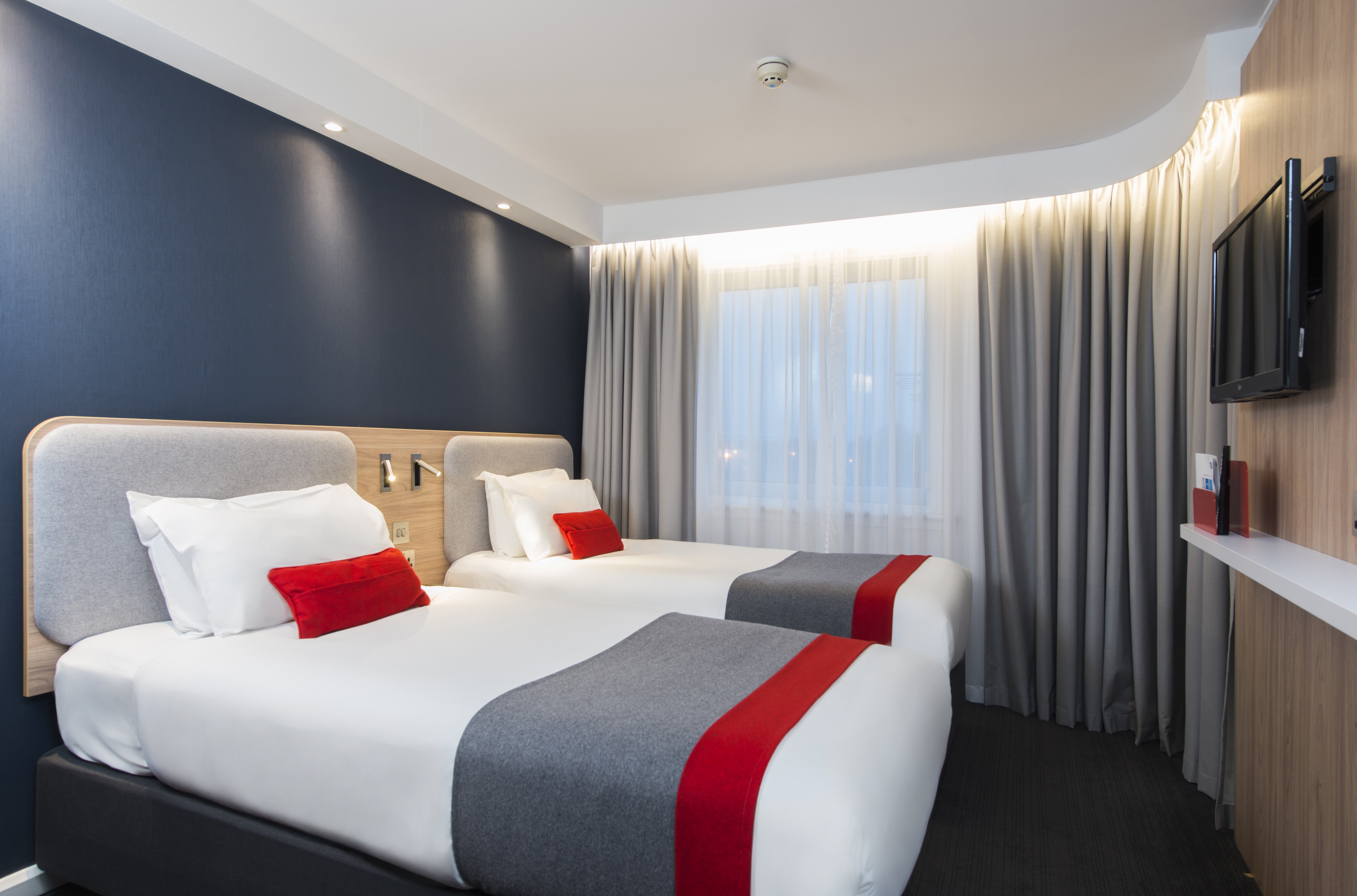 holiday inn express milton keynes by ihg