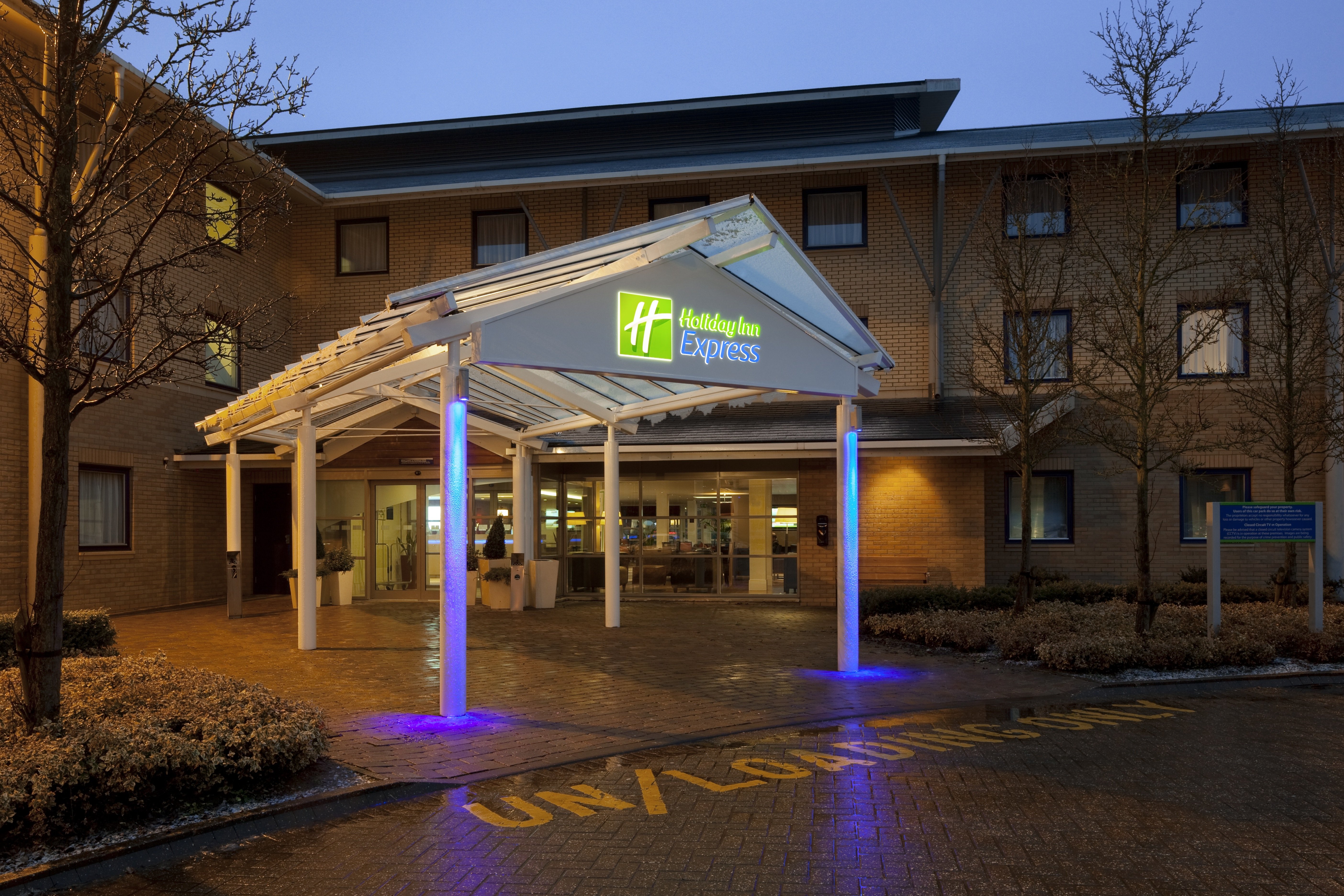 holiday inn express milton keynes by ihg