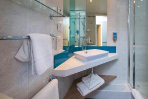 holiday inn express milton keynes by ihg