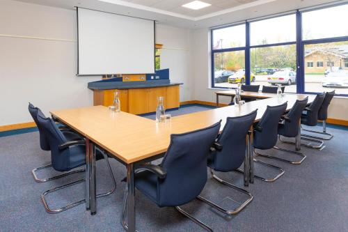 holiday inn express milton keynes by ihg