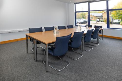 holiday inn express milton keynes by ihg