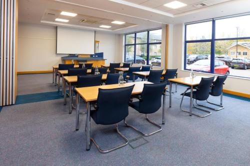 holiday inn express milton keynes by ihg
