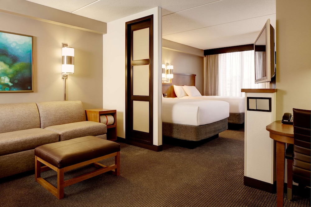 hyatt place milwaukee airport