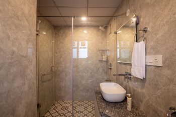 bedchambers apart hotel sec 39