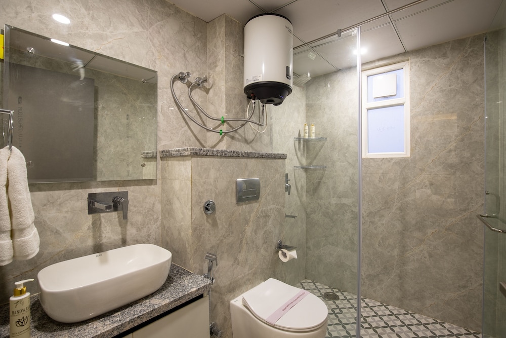 bedchambers apart hotel sec 39