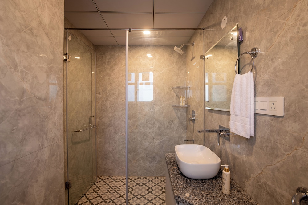 bedchambers apart hotel sec 39
