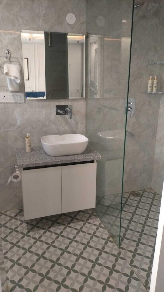bedchambers apart hotel sec 39
