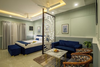 bedchambers apart hotel sec 39