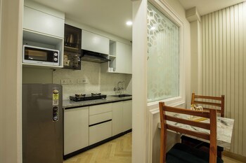 bedchambers apart hotel sec 39