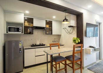 bedchambers apart hotel sec 39