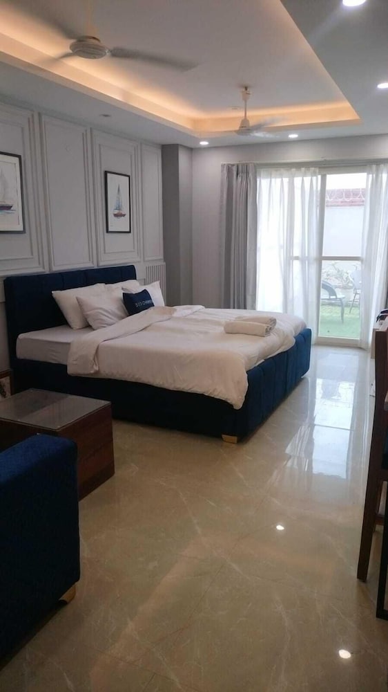bedchambers apart hotel sec 39