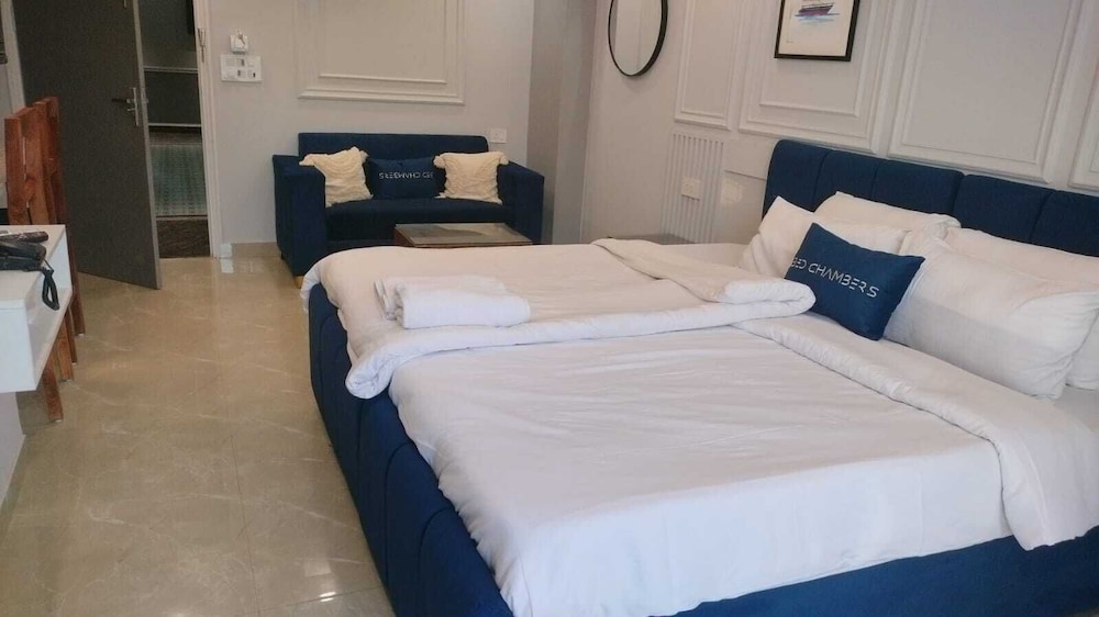bedchambers apart hotel sec 39