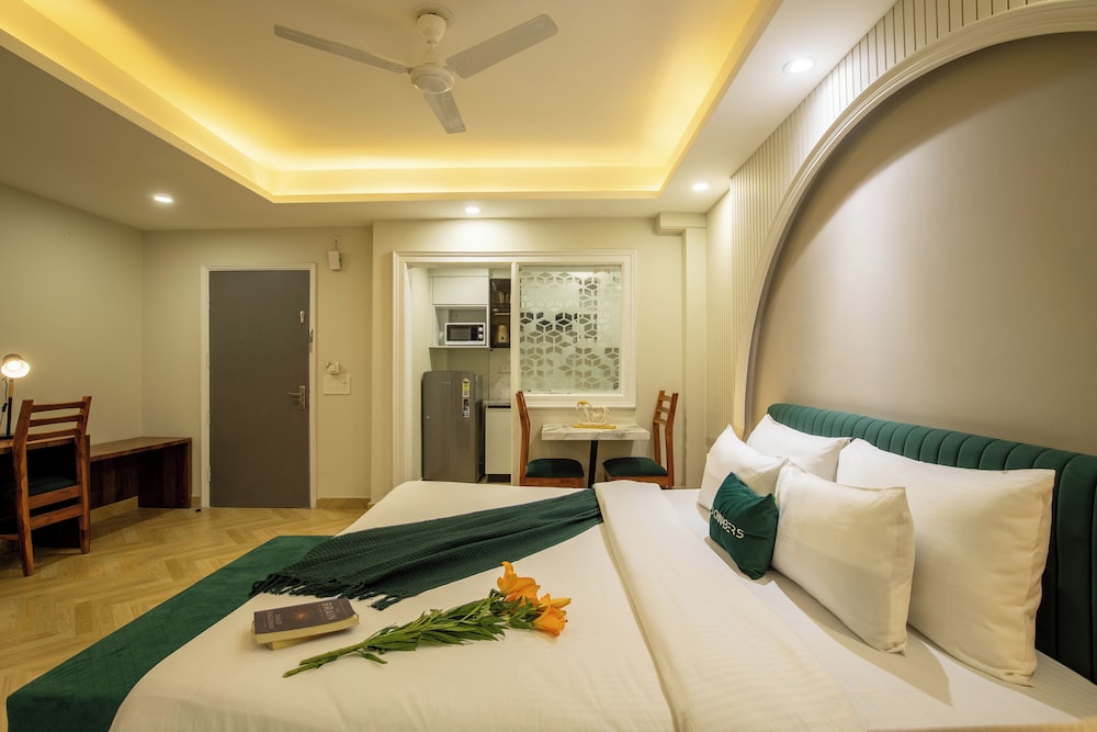 bedchambers apart hotel sec 39