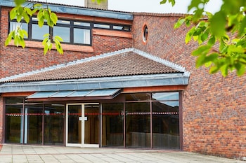 Yarnfield Park Training Centre,Stafford>>Chebsey,4 star