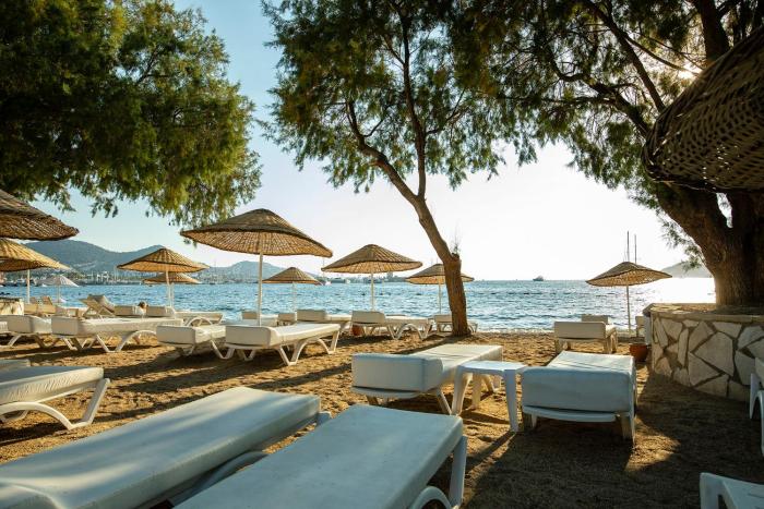 yalipark beach hotel