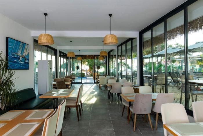 yalipark beach hotel
