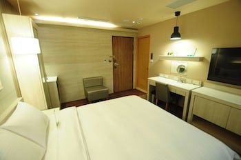 Kindness Hotel Zhongshan Bade,Sanfong Temple>>Kaohsiung,3 star