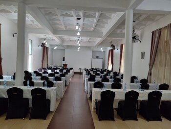garden courts hotel masaka
