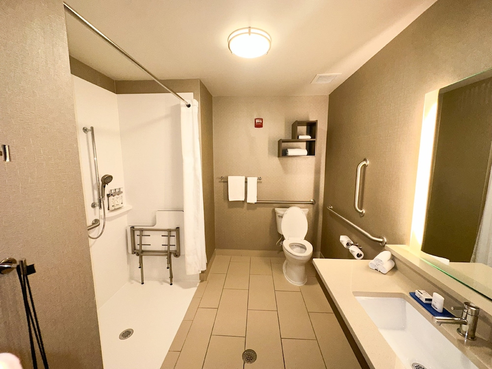 holiday inn express and suites plymouth ann arbor