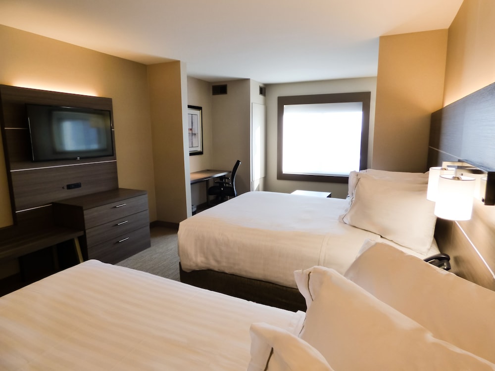 holiday inn express and suites plymouth ann arbor