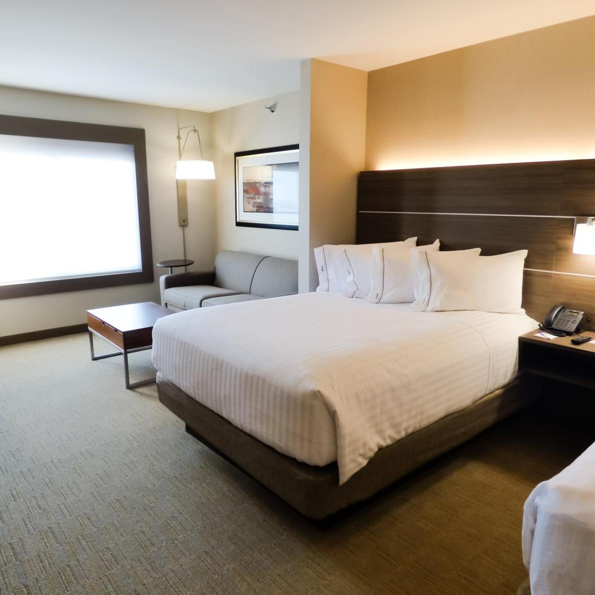 holiday inn express and suites plymouth ann arbor