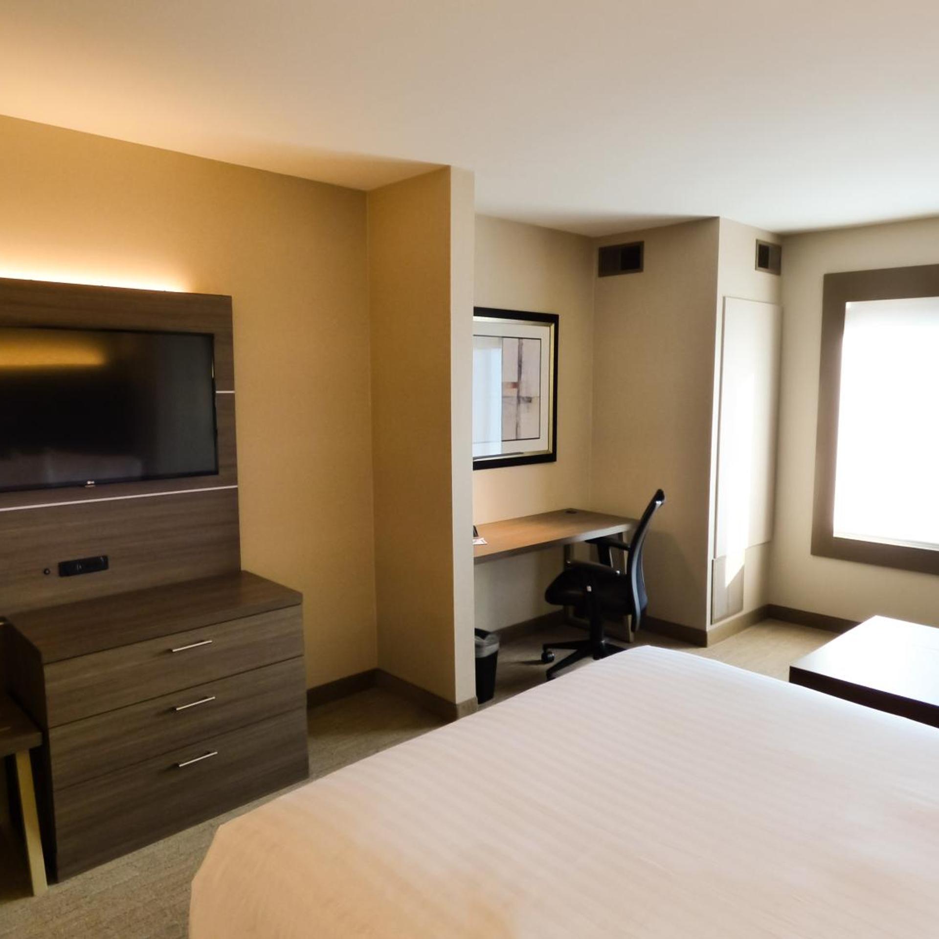holiday inn express and suites plymouth ann arbor