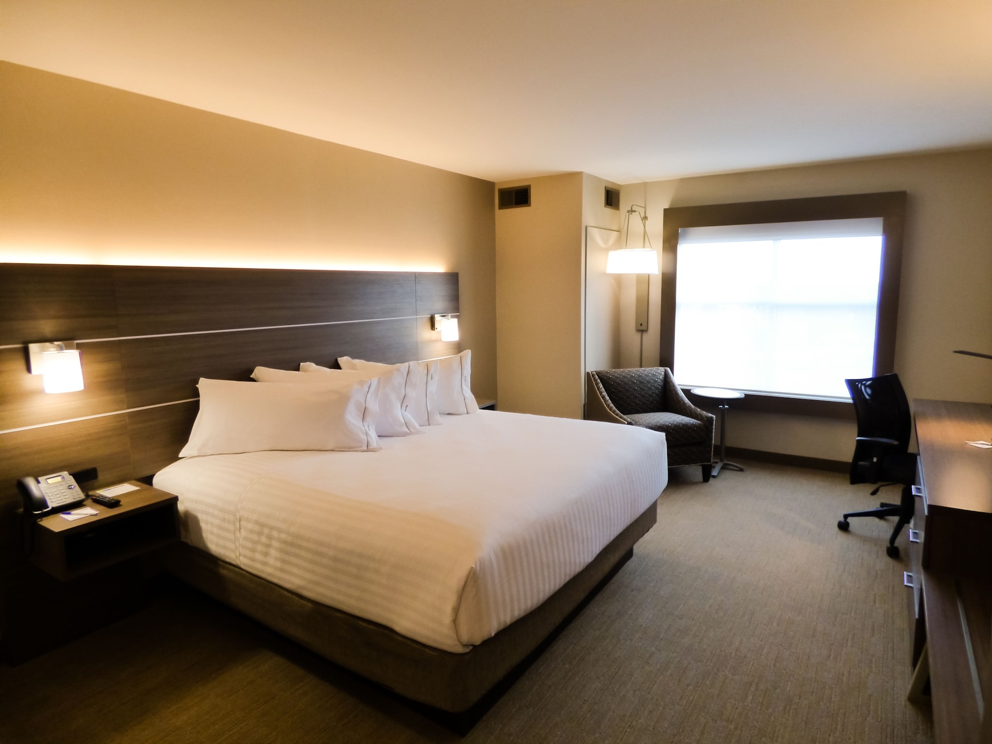 holiday inn express and suites plymouth ann arbor