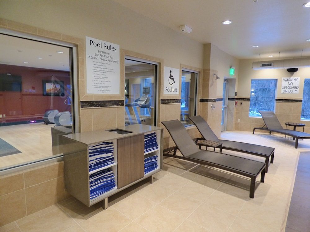 holiday inn express and suites plymouth ann arbor