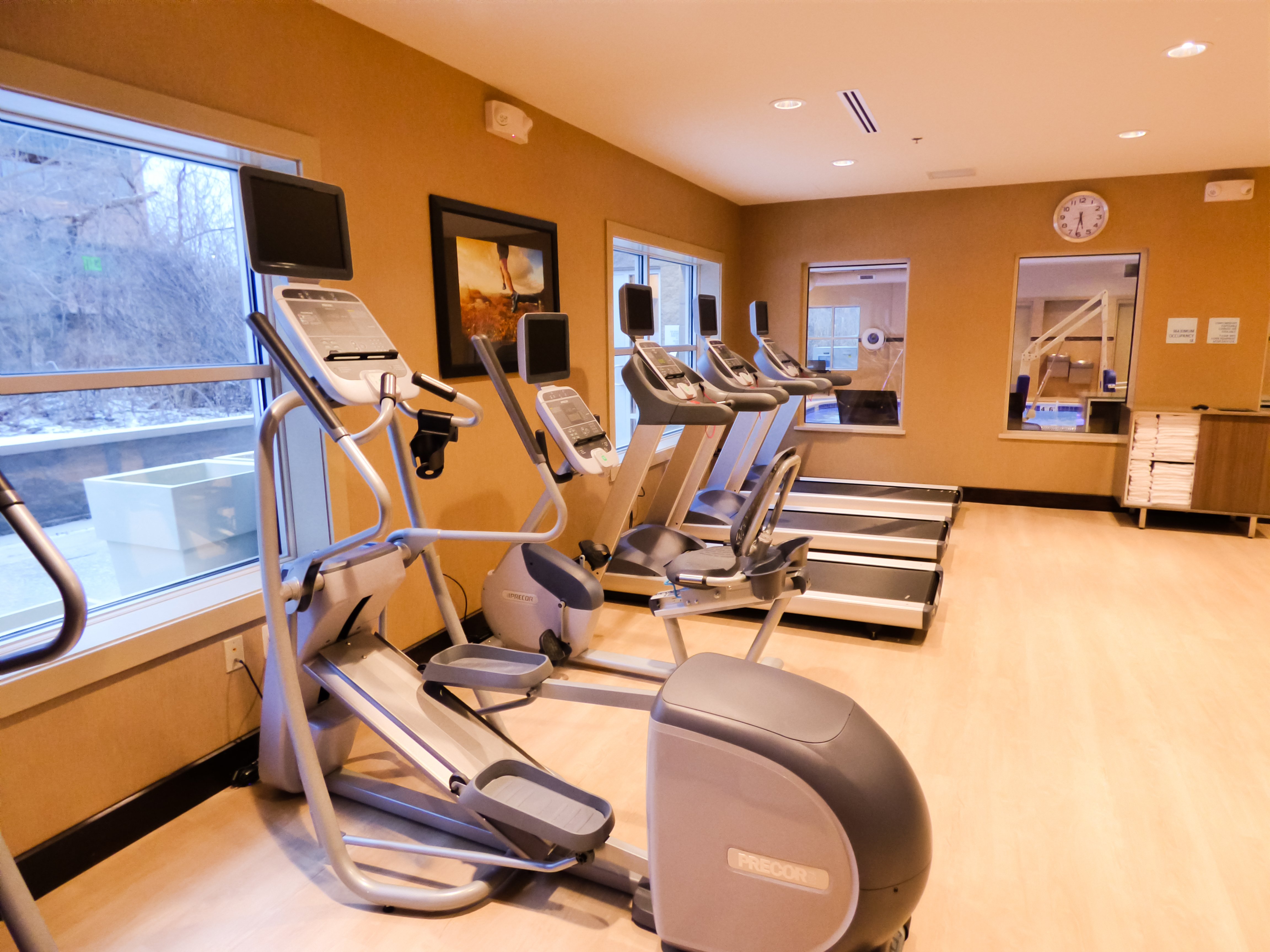 holiday inn express and suites plymouth ann arbor