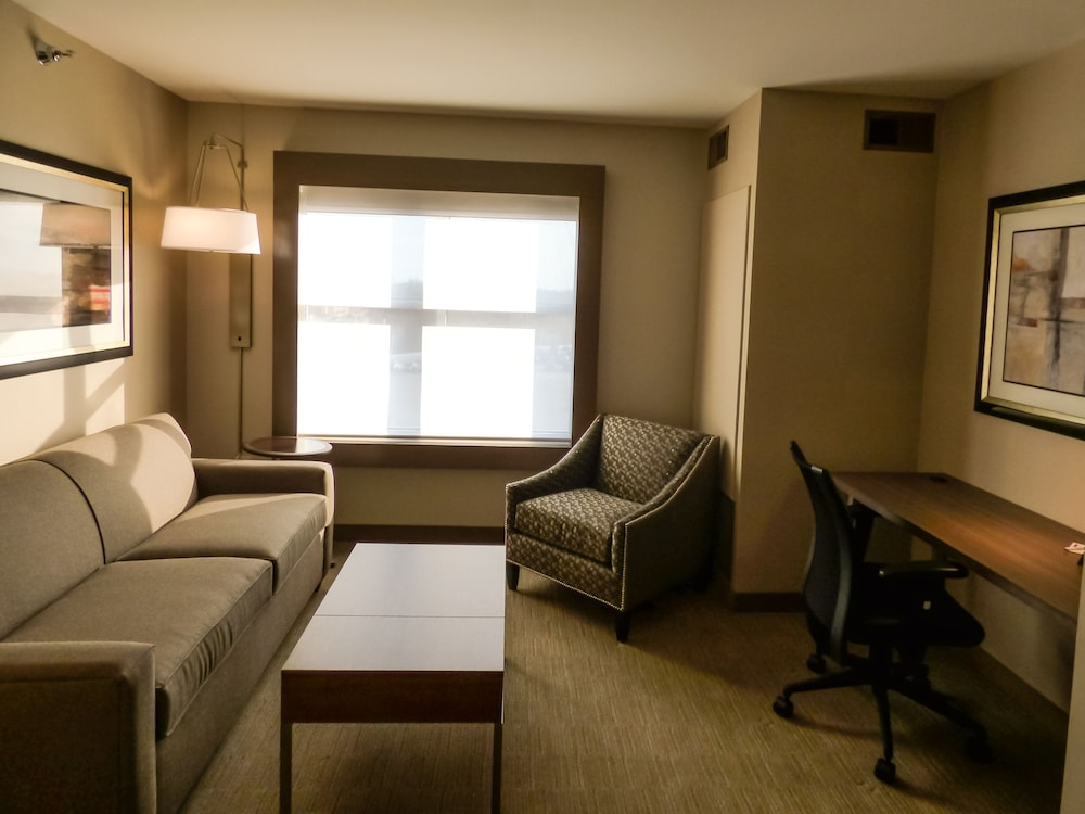 holiday inn express and suites plymouth ann arbor