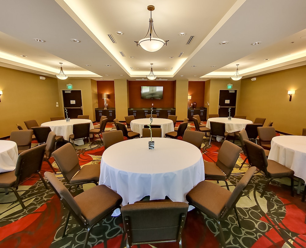 holiday inn express and suites plymouth ann arbor