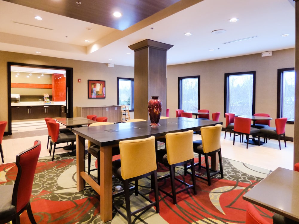 holiday inn express and suites plymouth ann arbor