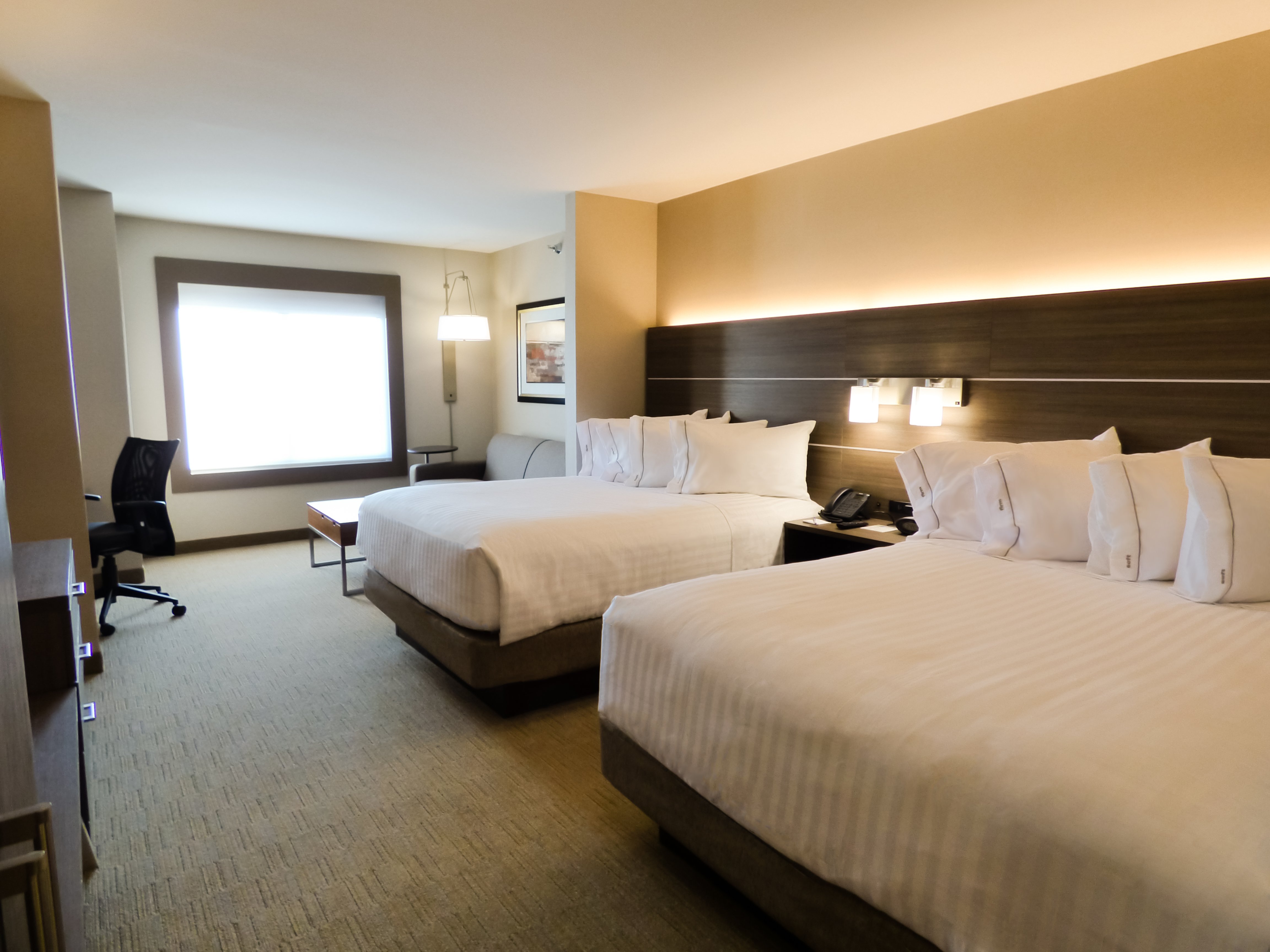 holiday inn express and suites plymouth ann arbor