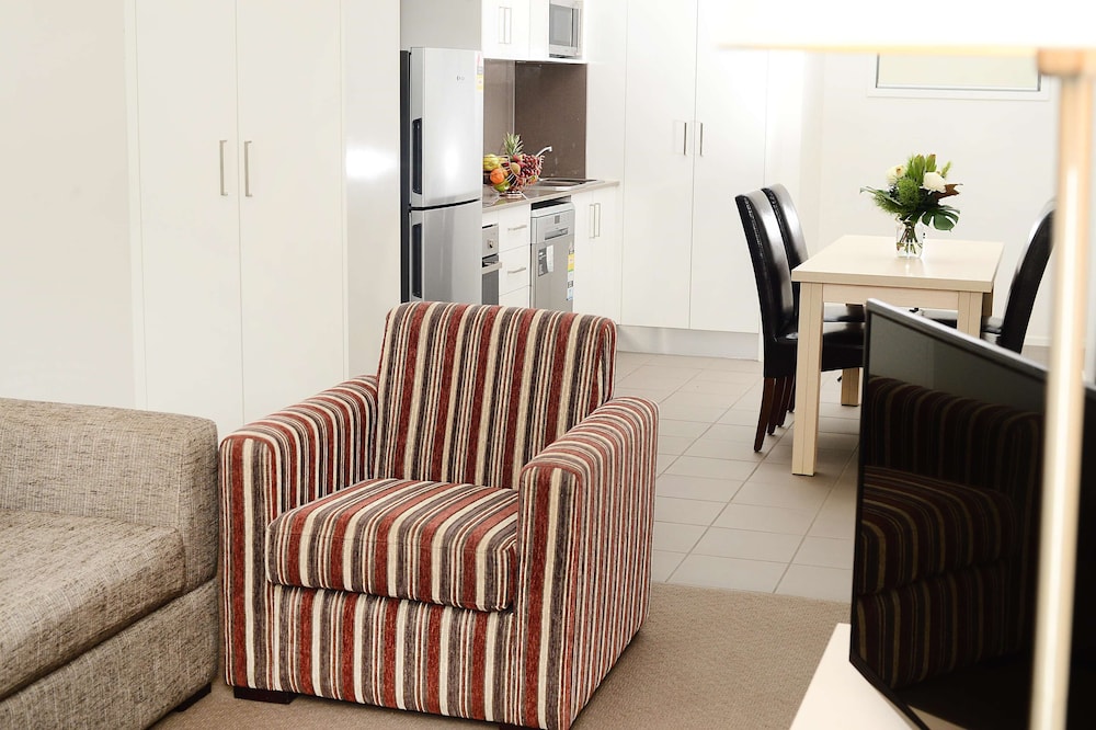 oaks moranbah suites