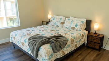 200 Steps To Beach Private Pool 2 Big Levels 3 Bedroom Apts,114 Pike Street,3 star