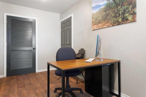 eagles den suites big spring a travelodge by wyndham