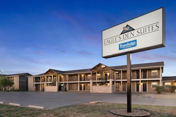 eagles den suites big spring a travelodge by wyndham