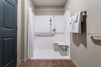 eagles den suites big spring a travelodge by wyndham