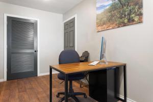 eagles den suites big spring a travelodge by wyndham