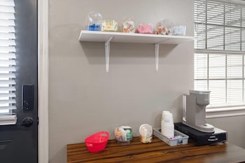 eagles den suites big spring a travelodge by wyndham