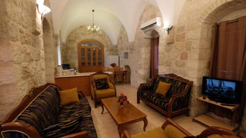 st georges cathedral pilgrim guesthouse jerusalem