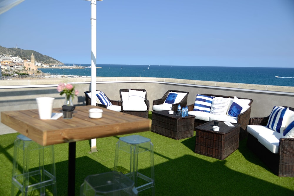mediterraneo sitges hotel and apartments