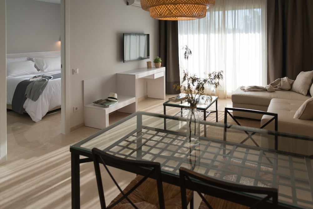 mediterraneo sitges hotel and apartments