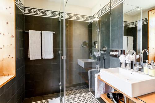 the alpina mountain resort