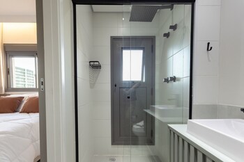 ad330 1002
