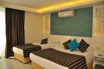 aura boutique hotel